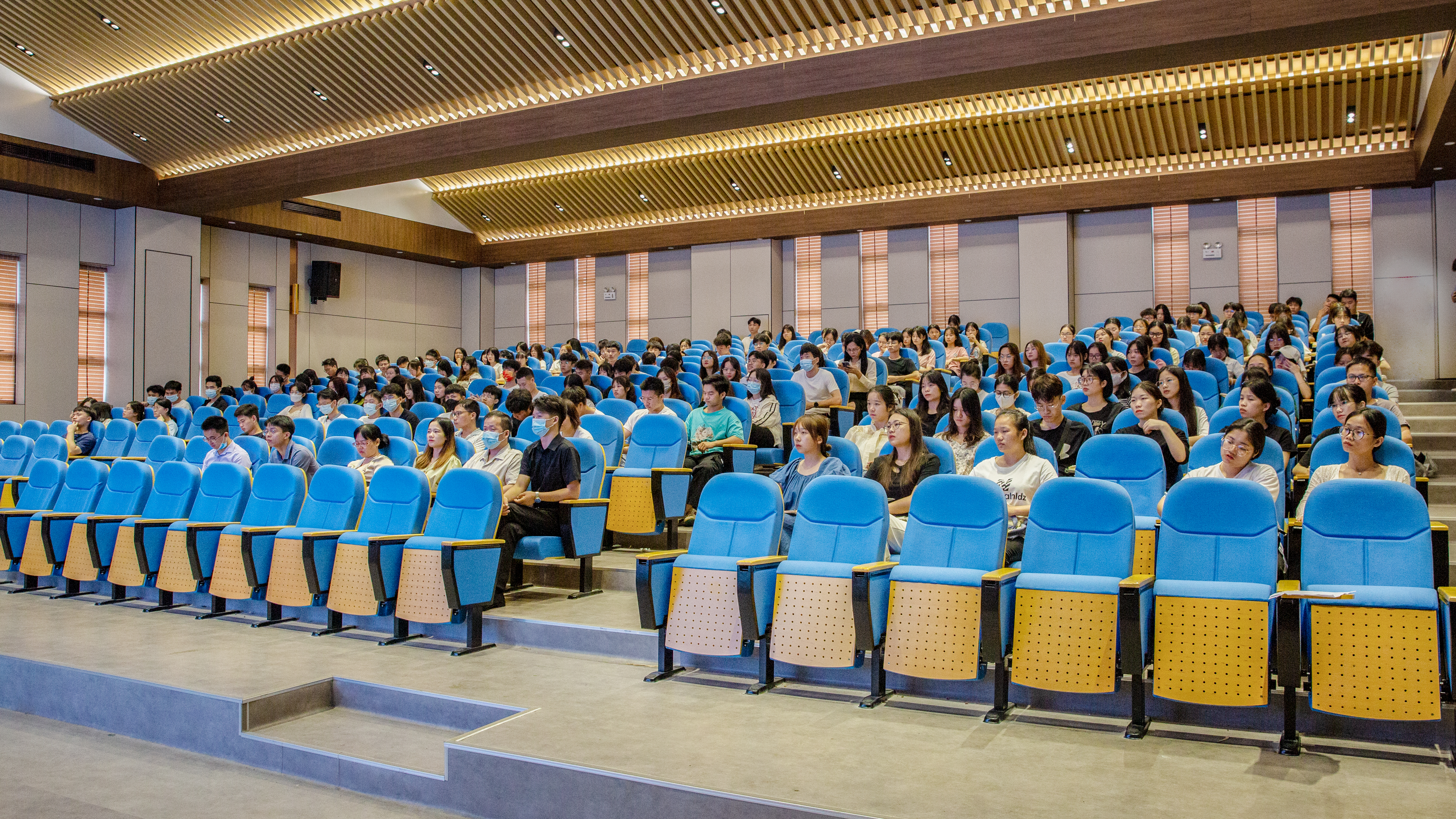 马克思主义学院举办“铸牢中华民族共同体意识、建设现代化南疆国门城市”专题讲座