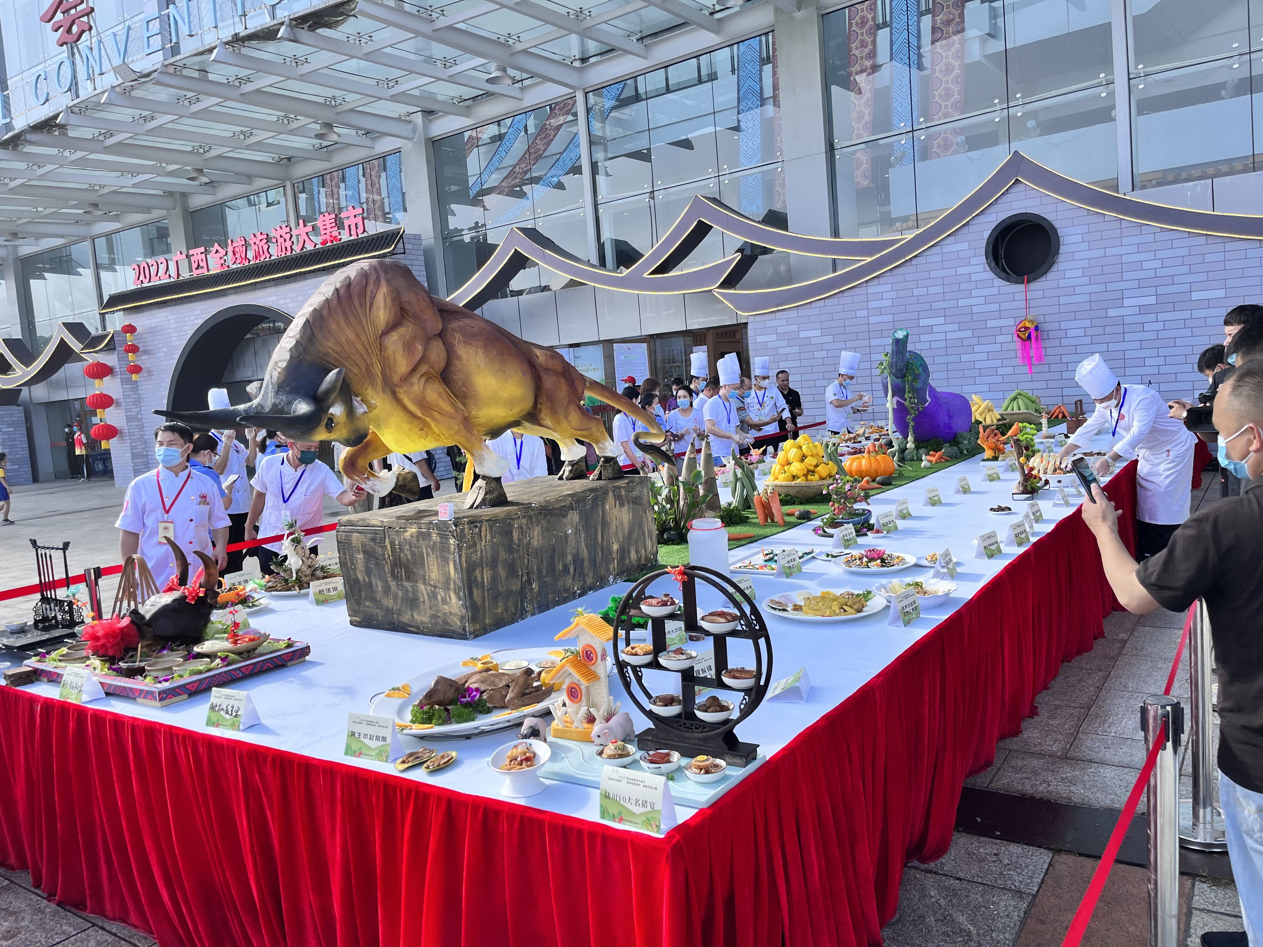 管理学院师生在广西全域旅游大集市区级赛事荣获四金一银佳绩