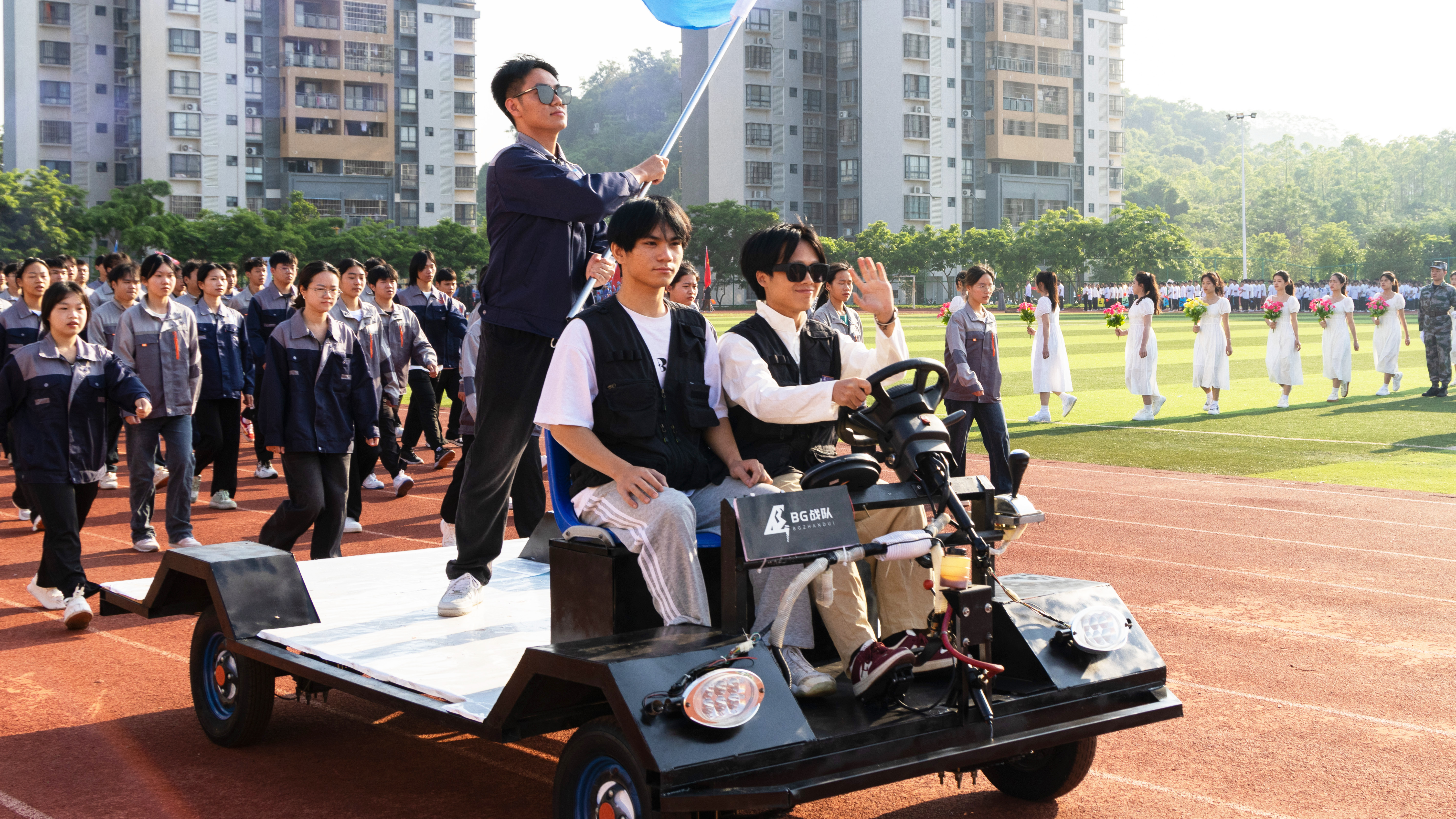 更高、更快、更强，传承发扬体育竞技精神—— 广西城市职业大学第十三届运动会开幕式圆满举行